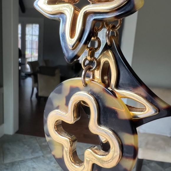 Authentic Louis Vuitton Tortoise Shell Resin Insolence Key Holder and Bag Charm - Picture 1 of 14